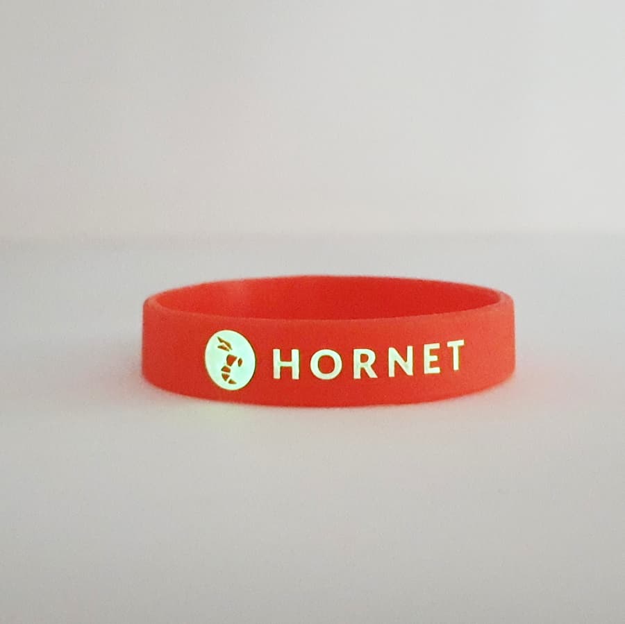 Bracelet silicone avec marquage fluorescent